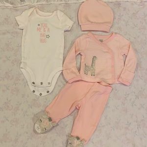 4 piece NEWBORN (hat,top,pants,bodysuit)
